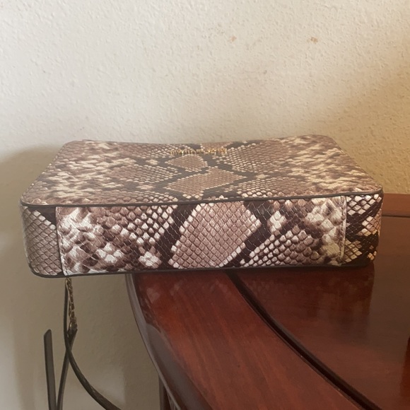 Michael Kors Crossbody Bag - Picture 5 of 8